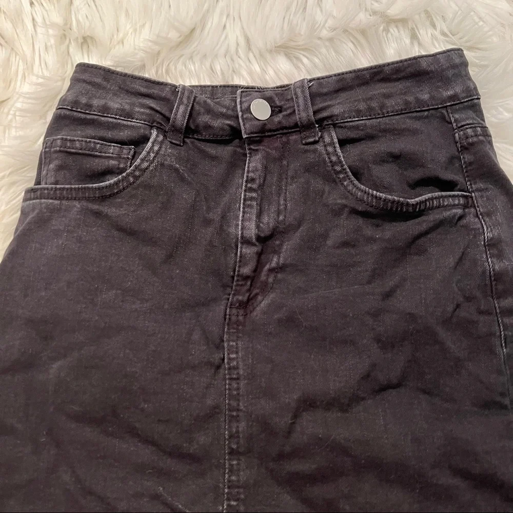 Cotton On Women's Size 4 Denim Mini Skirt Raw Hem Black Stretch Cotton High Rise